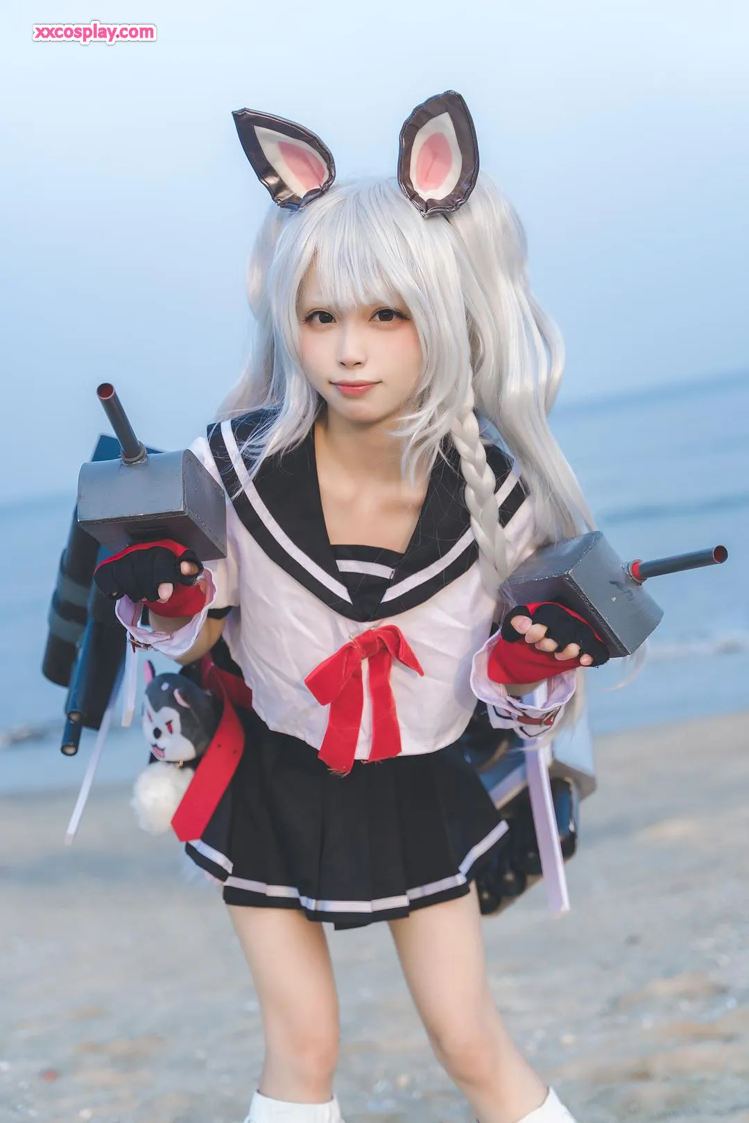 Sanmu Ningenkei as Yuudachi - Azur Lane Beach Cosplay